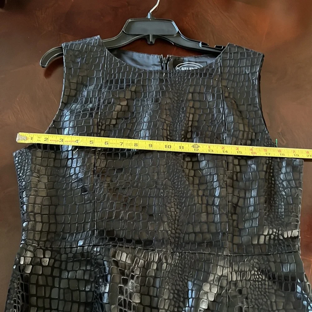 Vintage Selene Sport Women’s Black excellent condition faux crocodile sk…
